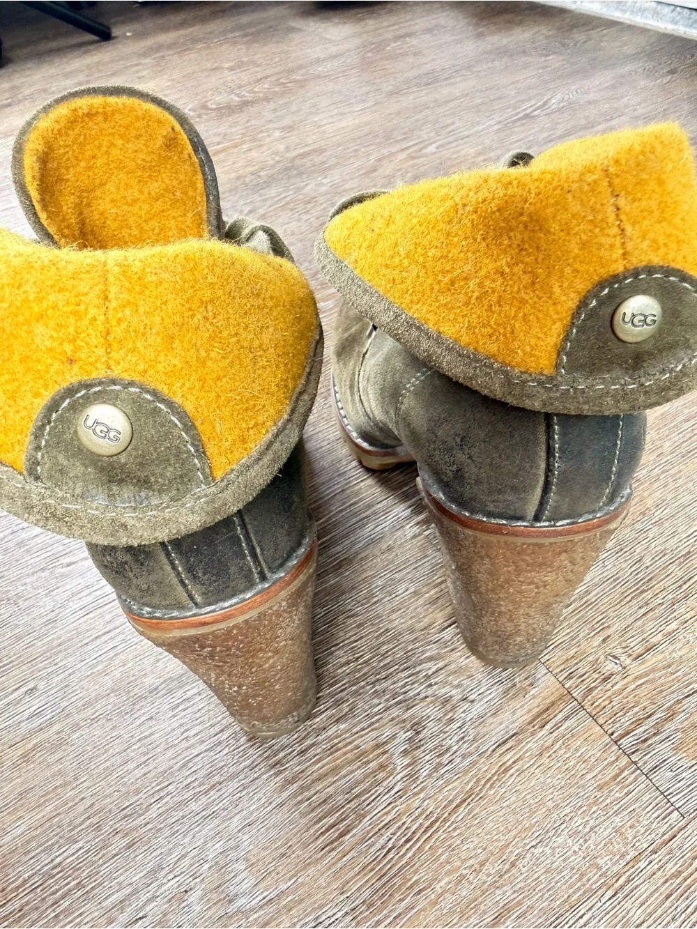UGG Australia Calynda Suede Lace-Up Heeled Ankle Booties Olive Sheepskin | 9